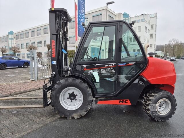 Terreinheftruck Manitou MC 25-4 ST5B S1