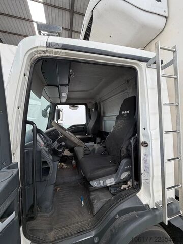  MAN TGL 10.180 Hangend Vlees / Railles de Viande / ...
