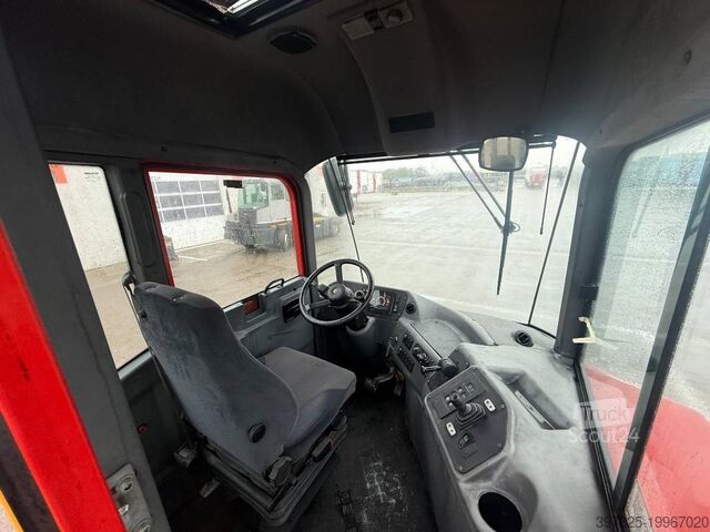 Velika obremenitev Kalmar Terminal tractor / Terminal-Zugmaschine /