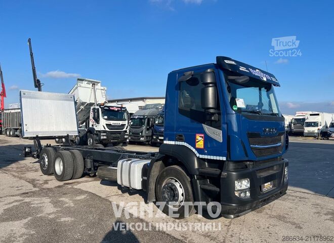 3 essieux sur châssis Iveco AD260S46 STRALIS