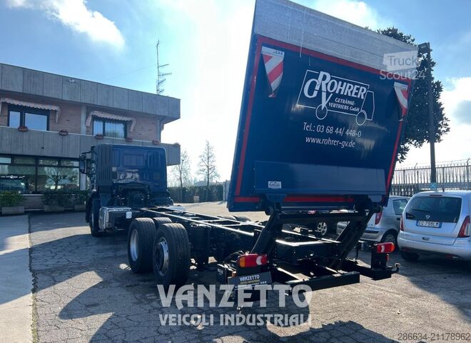3 essieux sur châssis Iveco AD260S46 STRALIS