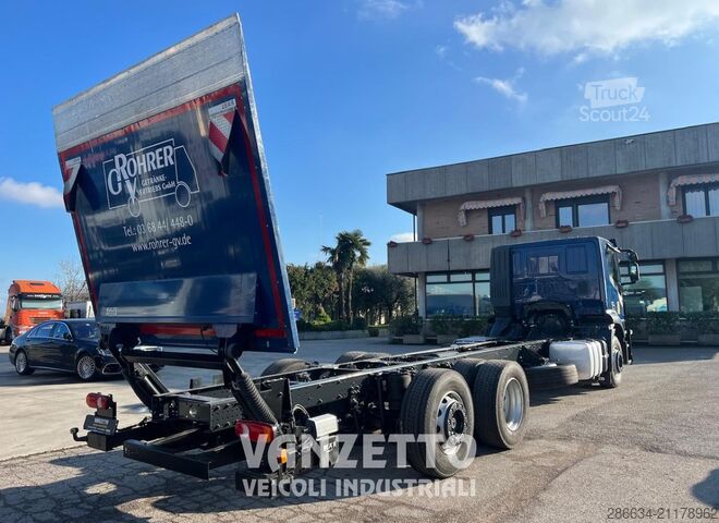 3 essieux sur châssis Iveco AD260S46 STRALIS