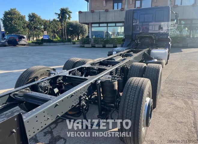 3 essieux sur châssis Iveco AD260S46 STRALIS