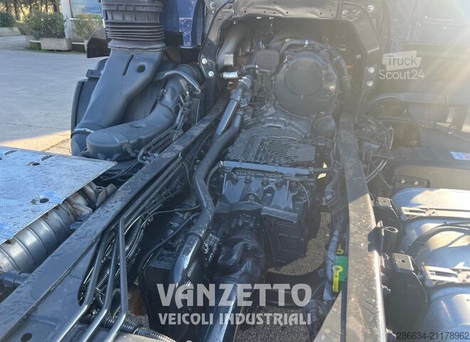 3 essieux sur châssis Iveco AD260S46 STRALIS