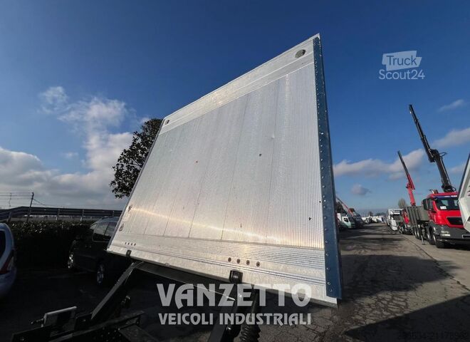 3 essieux sur châssis Iveco AD260S46 STRALIS