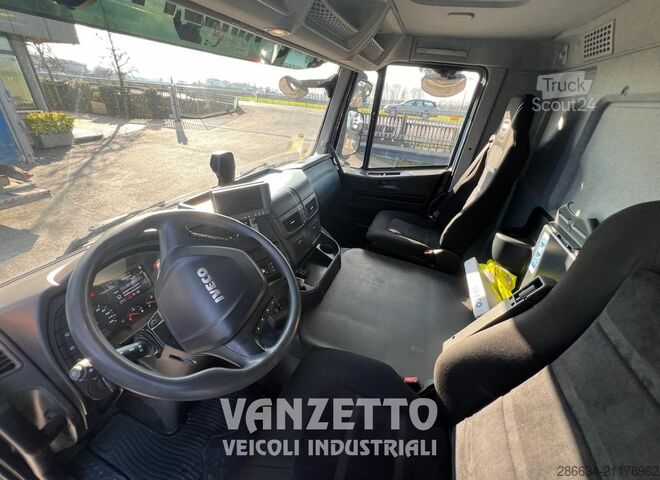 3 essieux sur châssis Iveco AD260S46 STRALIS