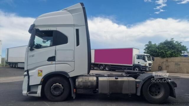 Tracteur routier standard Iveco S-WAY 530