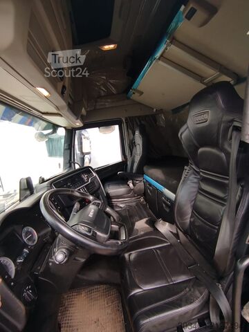 стандартен влекач Iveco S-WAY 570 euro 6-E