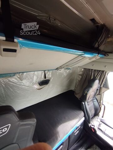 стандартен влекач Iveco S-WAY 570 euro 6-E