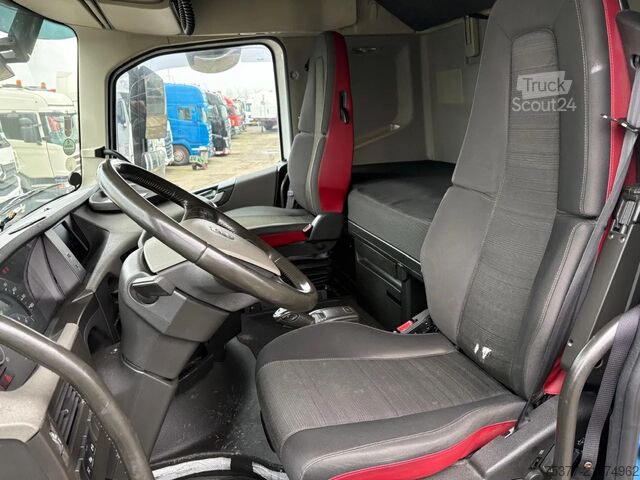 Estándar-SZM Volvo FH 460 Globetrotter, ADR/VLG 03/2026, garner De...