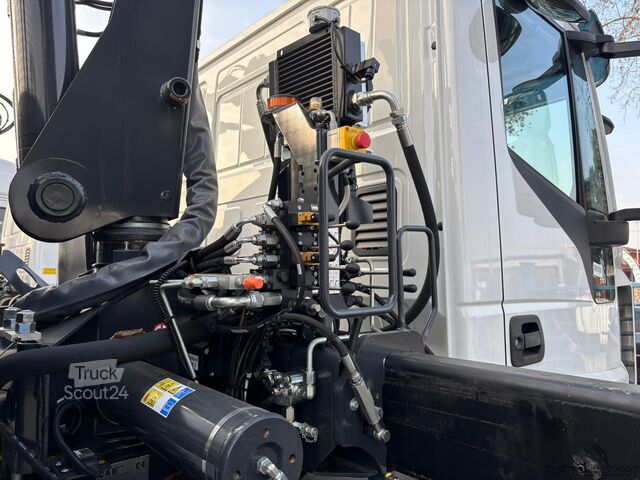 Macara montată pe camion Iveco Eurocargo 180E32