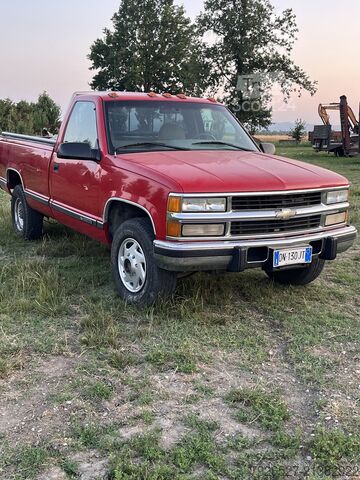 Automobilis ar plakanu platformu Chevrolet C2500 HD Silverado