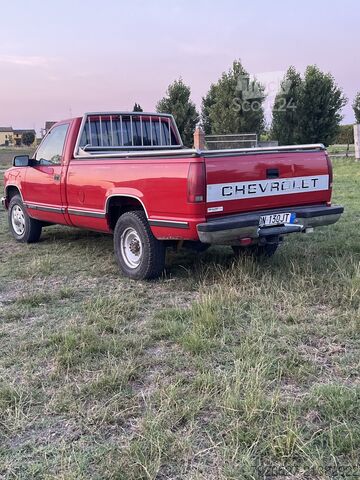 Automobilis ar plakanu platformu Chevrolet C2500 HD Silverado