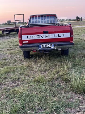 Automobilis ar plakanu platformu Chevrolet C2500 HD Silverado