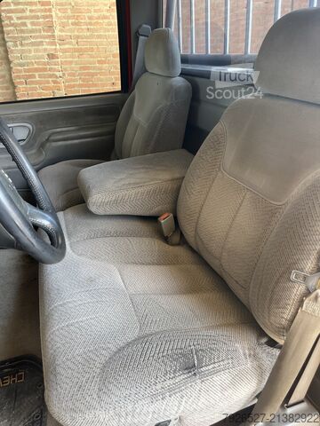 Automobilis ar plakanu platformu Chevrolet C2500 HD Silverado