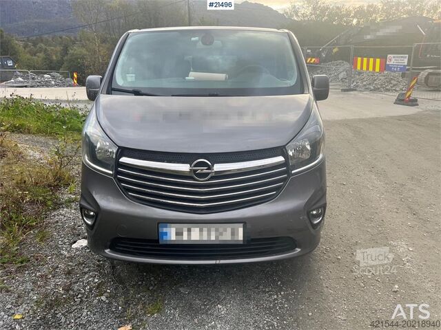 Pikkubussi Opel Vivaro w/ seating for 9