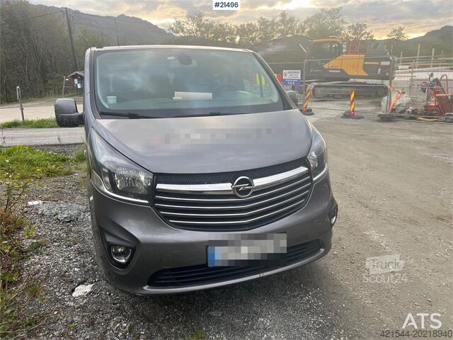 Pikkubussi Opel Vivaro w/ seating for 9