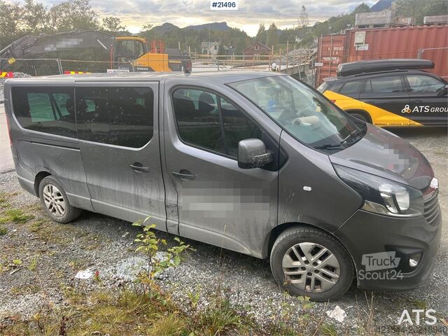 Pikkubussi Opel Vivaro w/ seating for 9