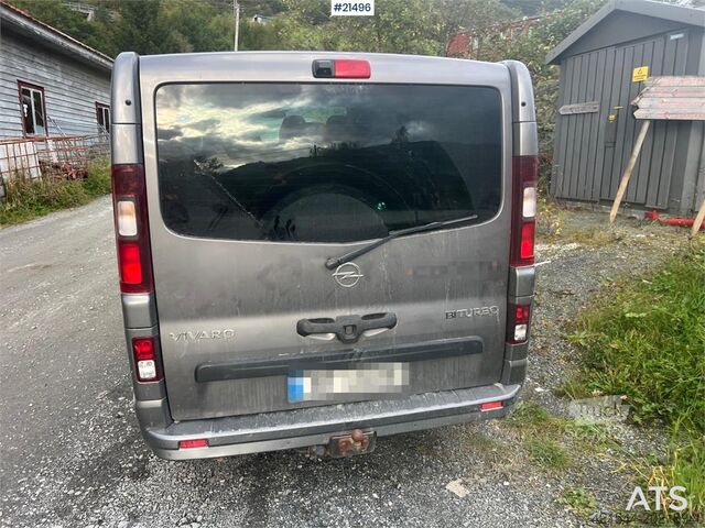 Pikkubussi Opel Vivaro w/ seating for 9