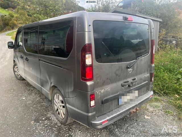 Pikkubussi Opel Vivaro w/ seating for 9