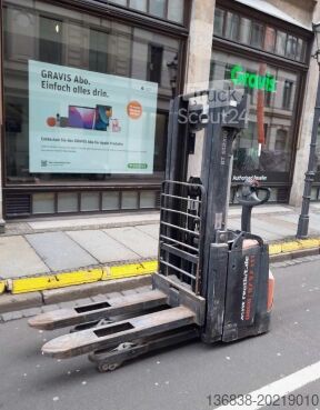 Zlagalec palet Toyota BT SWE 120L