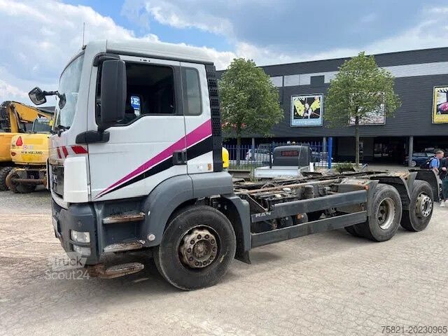Alusta ja ohjaamo MAN TGS 26.320 6x2-2BL