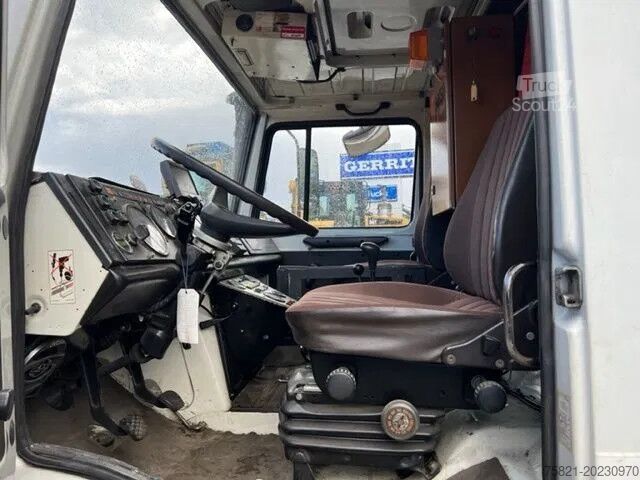 Tienrakennuskone Unimog U 1650 L (Railroad cleaning)