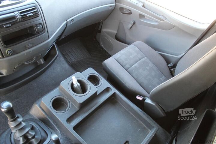 Kombiniran vozilo s ponjavo MERCEDES-BENZ 813 4x2 BB - kein 816, 818 Nr.: 440