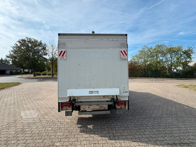 Fourgon tôlé IVECO Daily 70C18 Hi-Matic Koffer mit Ladebordwand