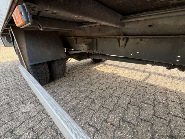 Fourgon tôlé IVECO Daily 70C18 Hi-Matic Koffer mit Ladebordwand