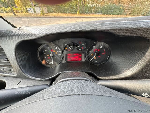 Fourgon tôlé IVECO Daily 70C18 Hi-Matic Koffer mit Ladebordwand