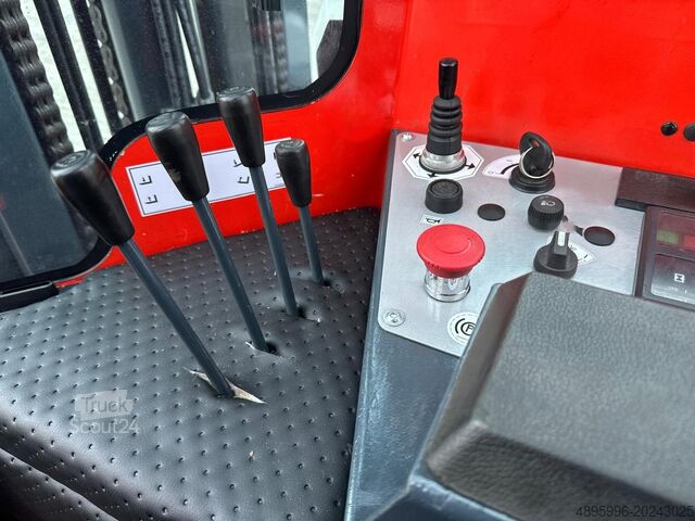 Carrello elevatore a 4 vie Combilift C4500 / LPG / 4500 kg/ Triplex 9300 mm