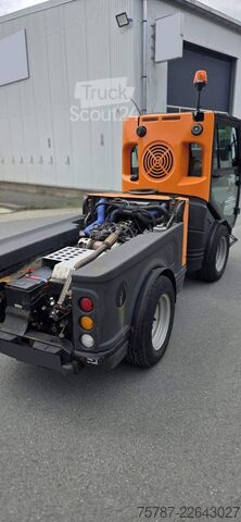 Bestelwagen Aebi Schmidt Winterdienstausrüstung