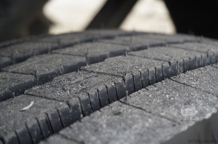 Бортовий із краном Renault C280 DTI 8 / FASSI crane 5.6T / range 8m