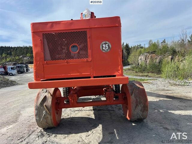 Gravemaskine med larvebånd Brøyt X2 excavator w/bucket (Nostalgia!)