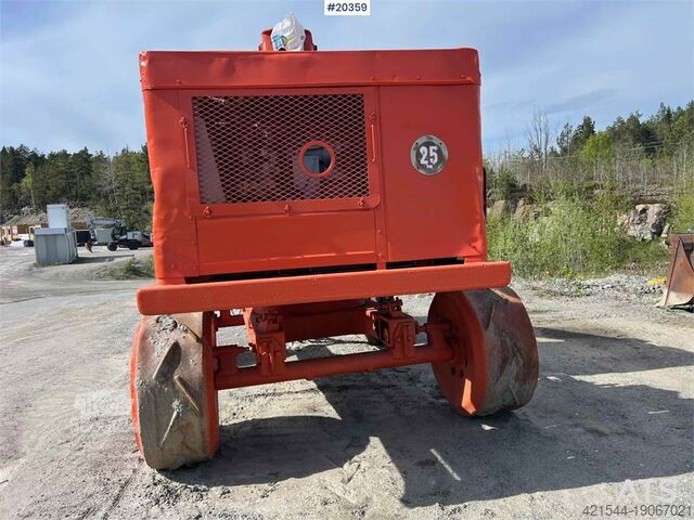Gravemaskine med larvebånd Brøyt X2 excavator w/bucket (Nostalgia!)