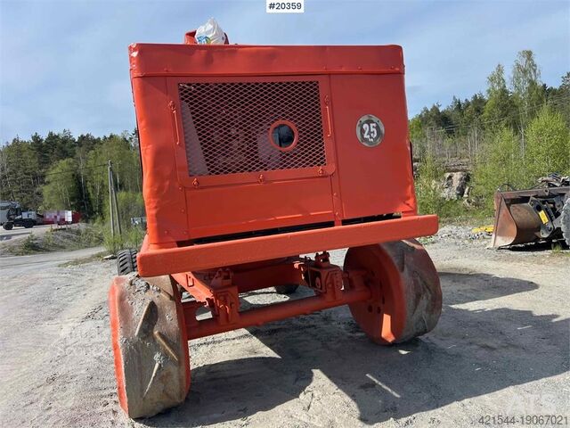 Gravemaskine med larvebånd Brøyt X2 excavator w/bucket (Nostalgia!)