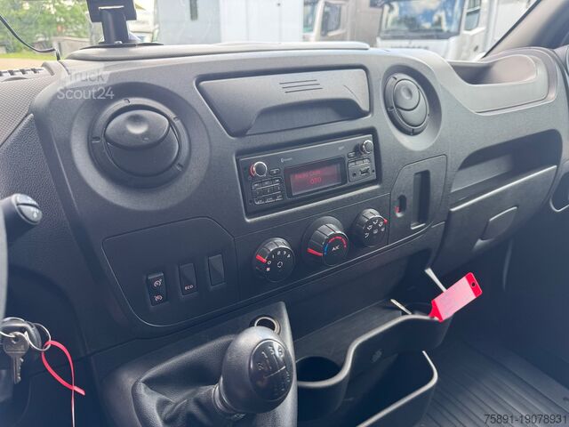 Lastbil för nötkreatur Renault Master Hengst Pferdetransporter