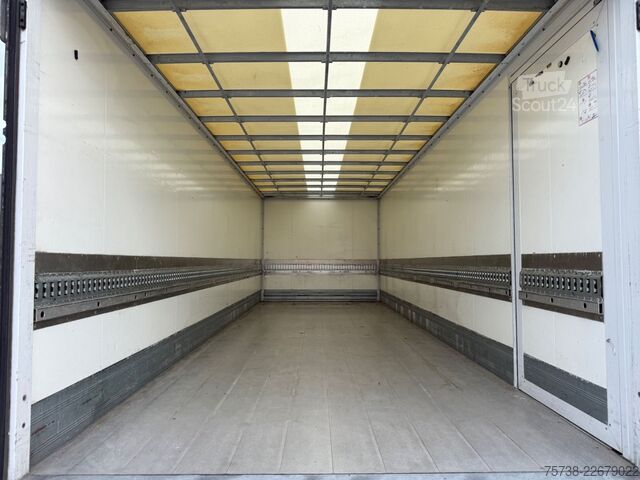 شاحنة صندوقية MERCEDES-BENZ Atego 821 L Koffer+LBW/Klima/Motorbremse/EURO6D