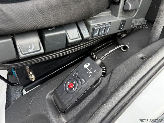 شاحنة صندوقية MERCEDES-BENZ Atego 821 L Koffer+LBW/Klima/Motorbremse/EURO6D