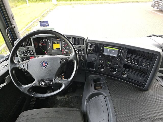 Standard-SZM SCANIA P410 6X2/4 MNB