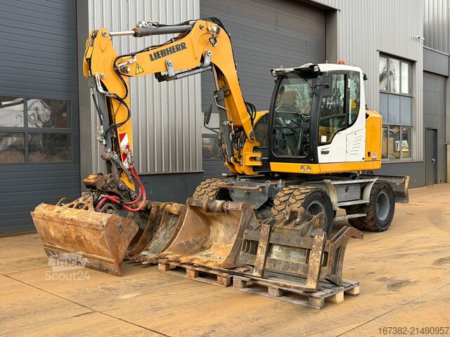 Bager na točkovima Liebherr 910
