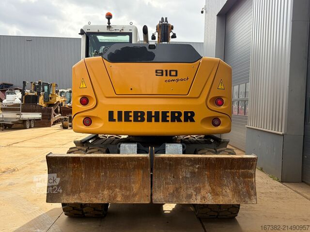 Bager na točkovima Liebherr 910