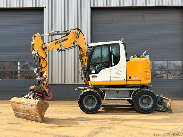 Bager na točkovima Liebherr 910