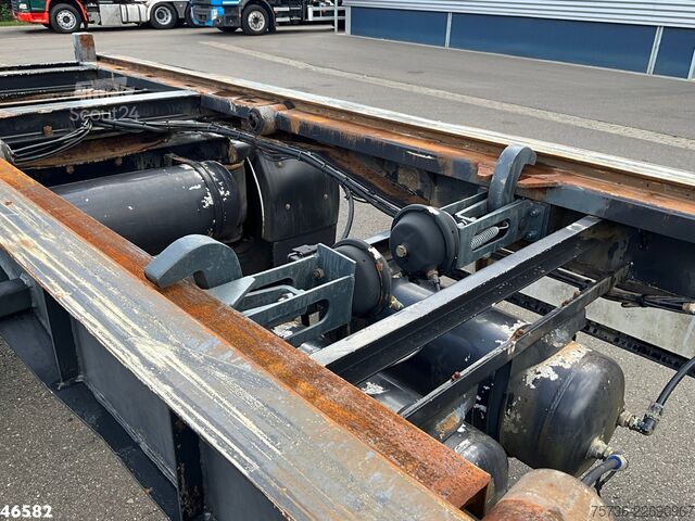 Containervervoer R.A.F. 3-assige containeraanhangwagen