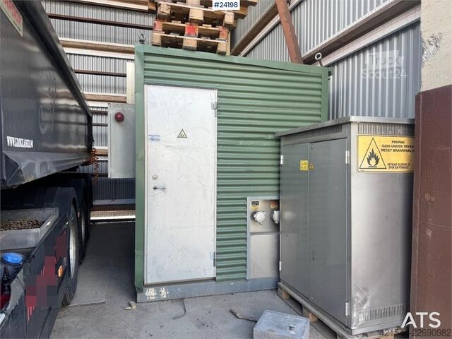 Bouwmachine  Container with 2 Tanks of 5000 Litres Each