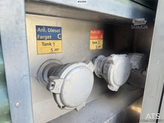 Bouwmachine  Container with 2 Tanks of 5000 Litres Each
