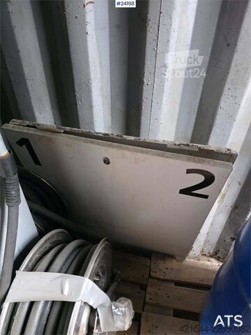 Entreprenørmaskine  Container with 2 Tanks of 5000 Litres Each