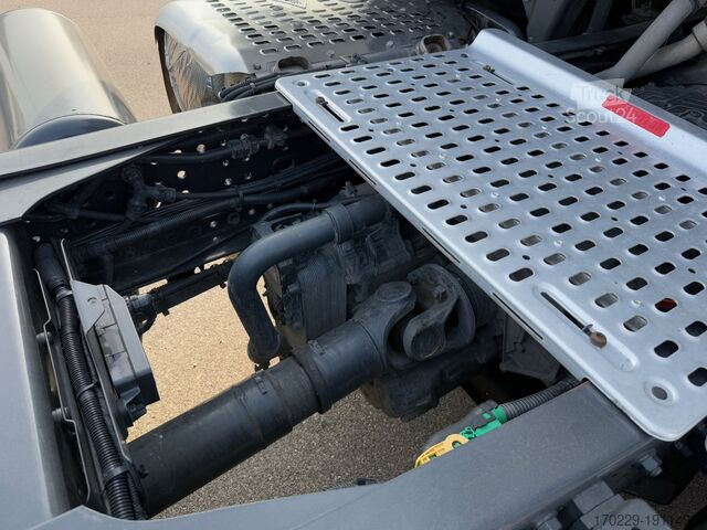 Standart traktör Iveco S-WAY 460