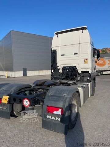 Trator de estrada padrão MAN TGX 18.460
